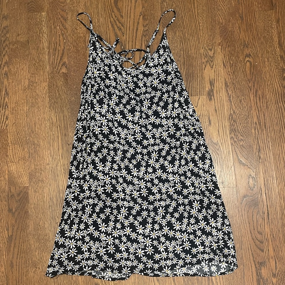 Forever 21 Daisy Sundress size Large with adjustable straps, strappy back